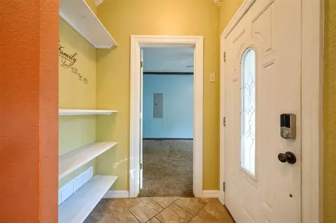 Entry Way - 611 W Circle Dr, Broken Bow, OK 74728 photo 2 of 2
