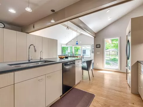 Kitchen - 1102 Mcnamee St, Norman, OK 73069 photo 5 of 7