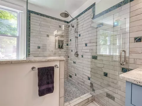Bath - 1102 Mcnamee St, Norman, OK 73069 photo 3 of 7