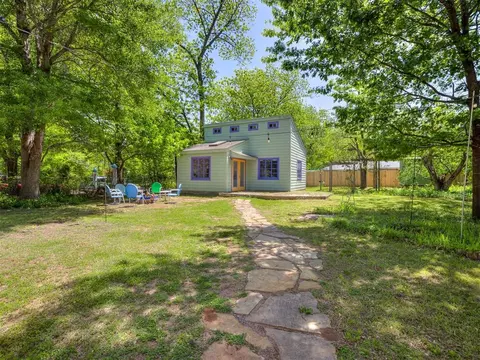 Exterior - 1102 Mcnamee St, Norman, OK 73069 photo 3 of 4
