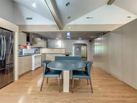 Kitchen - 1102 Mcnamee St, Norman, OK 73069 photo 4 of 7