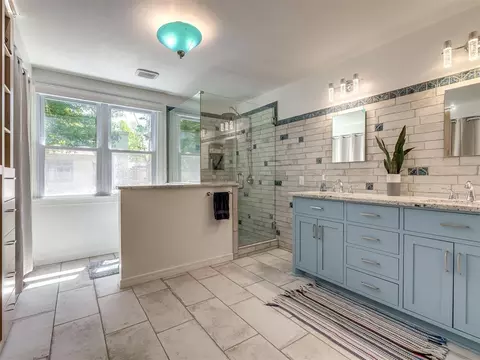 Bath - 1102 Mcnamee St, Norman, OK 73069 photo 1 of 7