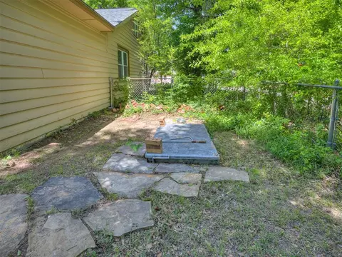 Exterior - 1102 Mcnamee St, Norman, OK 73069 photo 4 of 4