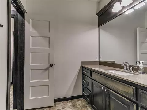 Bath - 4232 Hackney Wick Rd, Norman, OK 73072 photo 5 of 8