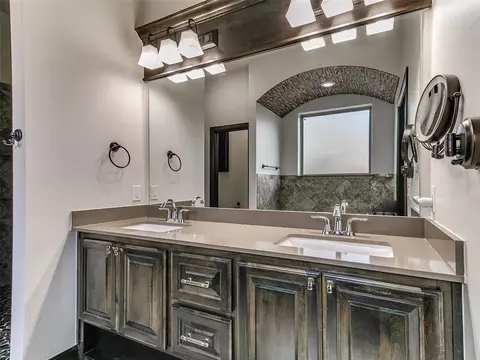 Bath - 4232 Hackney Wick Rd, Norman, OK 73072 photo 3 of 8