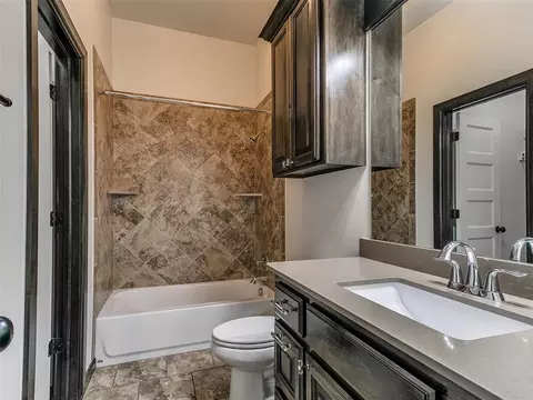Bath - 4232 Hackney Wick Rd, Norman, OK 73072 photo 4 of 8