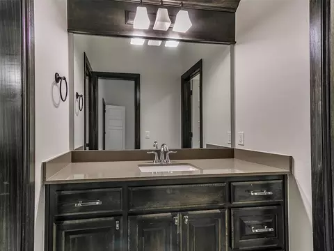 Bath - 4232 Hackney Wick Rd, Norman, OK 73072 photo 7 of 8