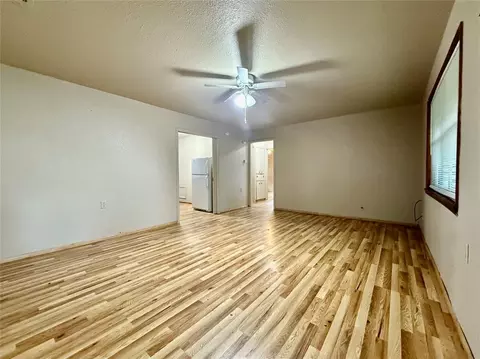Living - 308 S Magnolia Ave, Erick, OK 73645 photo 2 of 2