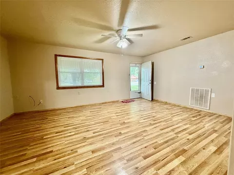 Living - 308 S Magnolia Ave, Erick, OK 73645 photo 1 of 2
