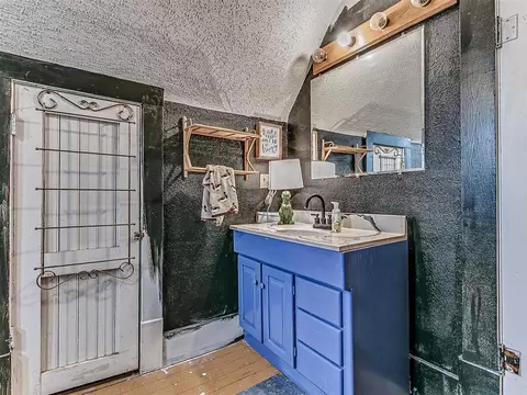 Bath - 29693 E 750 Rd, Crescent, OK 73028 photo 2 of 2
