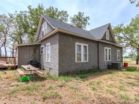 Exterior - 29693 E 750 Rd, Crescent, OK 73028 photo 3 of 6