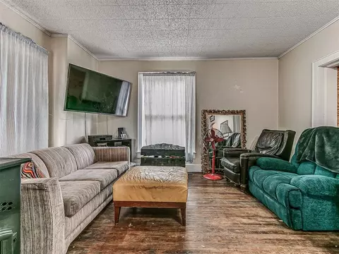 Living - 29693 E 750 Rd, Crescent, OK 73028 photo 2 of 3