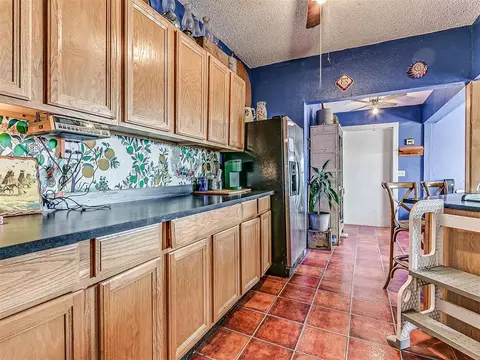 Kitchen - 29693 E 750 Rd, Crescent, OK 73028 photo 1 of 4