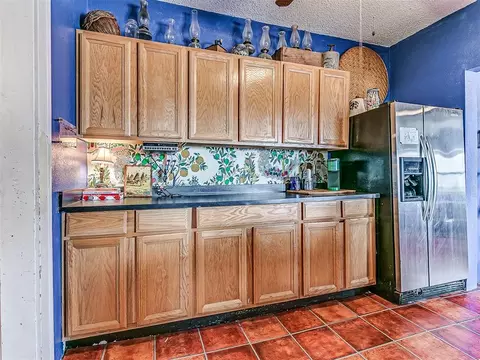 Kitchen - 29693 E 750 Rd, Crescent, OK 73028 photo 2 of 4