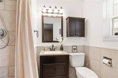 Bath - 561 Skyview Dr, Watonga, OK 73772 photo 1 of 4