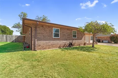 Exterior - 561 Skyview Dr, Watonga, OK 73772 photo 2 of 12
