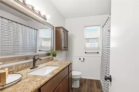 Bath - 561 Skyview Dr, Watonga, OK 73772 photo 4 of 4