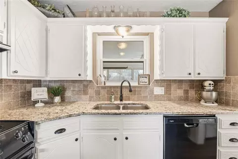 Kitchen - 561 Skyview Dr, Watonga, OK 73772 photo 3 of 3