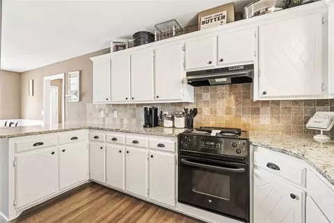 Kitchen - 561 Skyview Dr, Watonga, OK 73772 photo 2 of 3