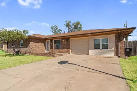 Exterior - 561 Skyview Dr, Watonga, OK 73772 photo 3 of 12