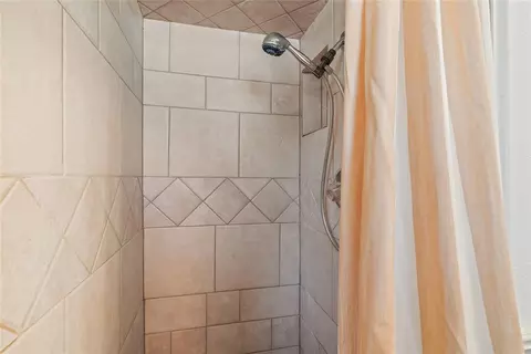 Bath - 561 Skyview Dr, Watonga, OK 73772 photo 3 of 4