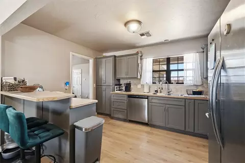 Kitchen - 113 Sumner Dr, Altus, OK 73521 photo 3 of 4