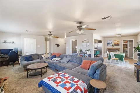 Living - 113 Sumner Dr, Altus, OK 73521 photo 1 of 4