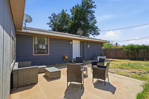 Exterior - 113 Sumner Dr, Altus, OK 73521 photo 7 of 12