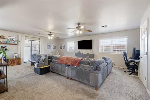 Living - 113 Sumner Dr, Altus, OK 73521 photo 3 of 4