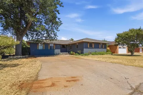 Exterior - 113 Sumner Dr, Altus, OK 73521 photo 2 of 12