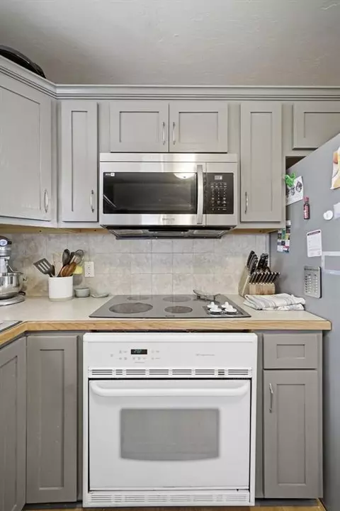 Kitchen - 113 Sumner Dr, Altus, OK 73521 photo 2 of 4