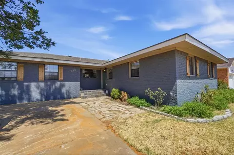 Exterior - 113 Sumner Dr, Altus, OK 73521 photo 3 of 12
