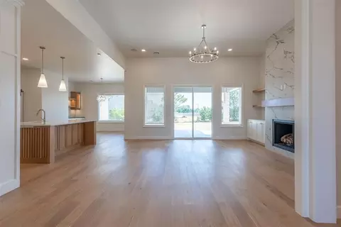 Living - 4500 SE 37th St, Moore, OK 73165 photo 2 of 3