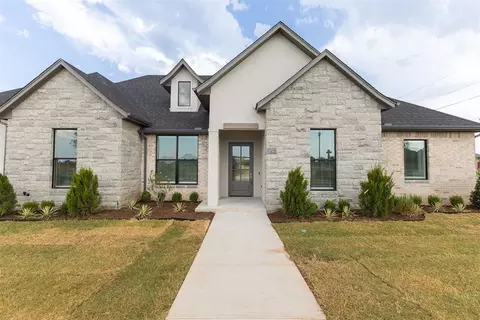 Exterior - 4500 SE 37th St, Moore, OK 73165 photo 2 of 6