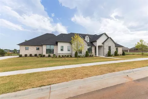 Exterior - 4500 SE 37th St, Moore, OK 73165 photo 5 of 6