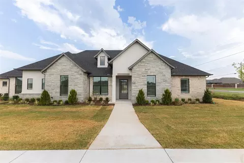 Exterior - 4500 SE 37th St, Moore, OK 73165 photo 3 of 6