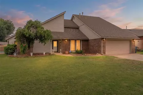 6209 Inland Rd, Warr Acres, OK 73132
