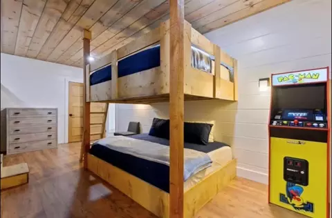 Bedroom - 262 Forest Brook Ln, Broken Bow, OK 74728 photo 6 of 6
