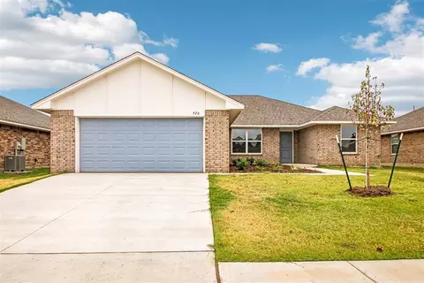 920 Hazy Brook Cir, Chickasha, OK 73018