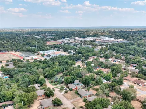 View/Area - 111 E 11th, Edmond, OK 73034 photo 7 of 10