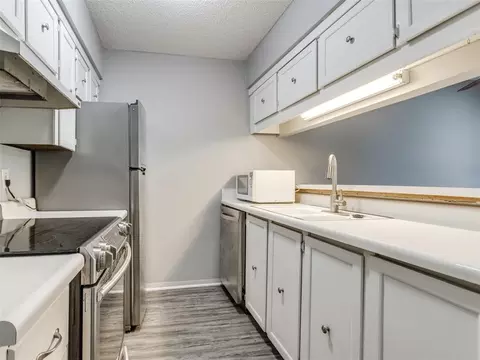 Kitchen - 827 Red Bird Ln #C, Norman, OK 73072 photo 1 of 4