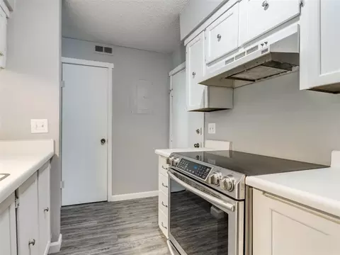 Kitchen - 827 Red Bird Ln #C, Norman, OK 73072 photo 4 of 4