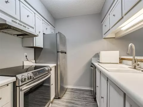 Kitchen - 827 Red Bird Ln #C, Norman, OK 73072 photo 2 of 4