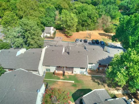 View/Area - 827 Red Bird Ln #C, Norman, OK 73072 photo 9 of 13