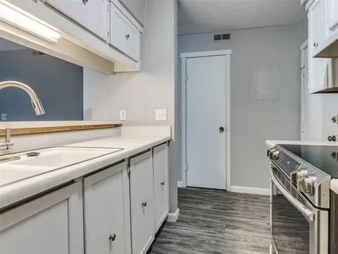 Kitchen - 827 Red Bird Ln #C, Norman, OK 73072 photo 3 of 4
