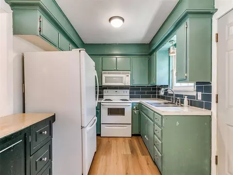 Kitchen - 600 E Cherry St, Noble, OK 73068 photo 3 of 5