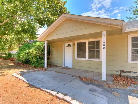 Exterior - 600 E Cherry St, Noble, OK 73068 photo 2 of 13