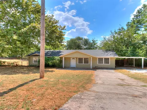Exterior - 600 E Cherry St, Noble, OK 73068 photo 3 of 13