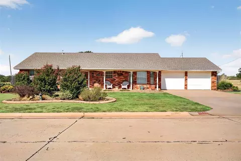 920 Mcdonald Ter, Cordell, OK 73632