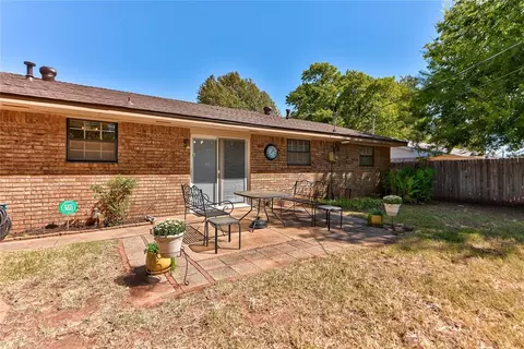 Exterior - 202 E Cherry Ave, Yukon, OK 73099 photo 5 of 9